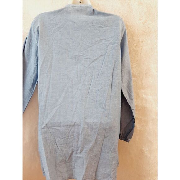 Meiconne medium blue prairie lace front top - Picture 2 of 3